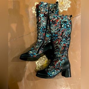 L’artiste Spring Step Boots with gorgeous tapestry detail size 37 (US 6.5)